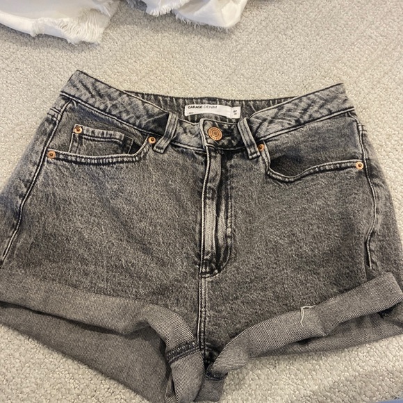 Garage mom shorts !! Never worn!! - Picture 1 of 3